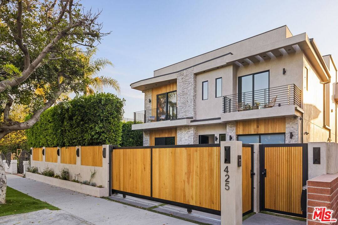 425  N Alfred St 6BR Beverly Grove La