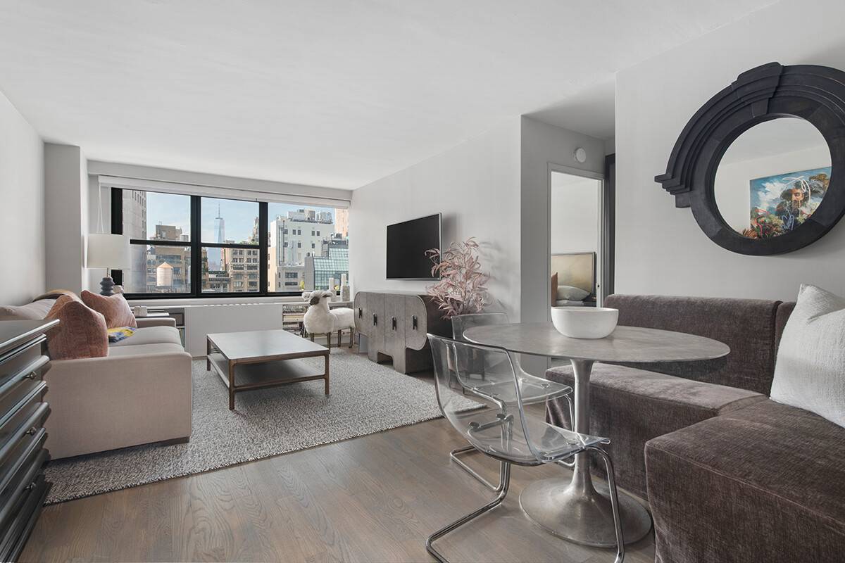 This sun splashed, south facing one bedroom at The Victoria offers breathtaking downtown Manhattan views.