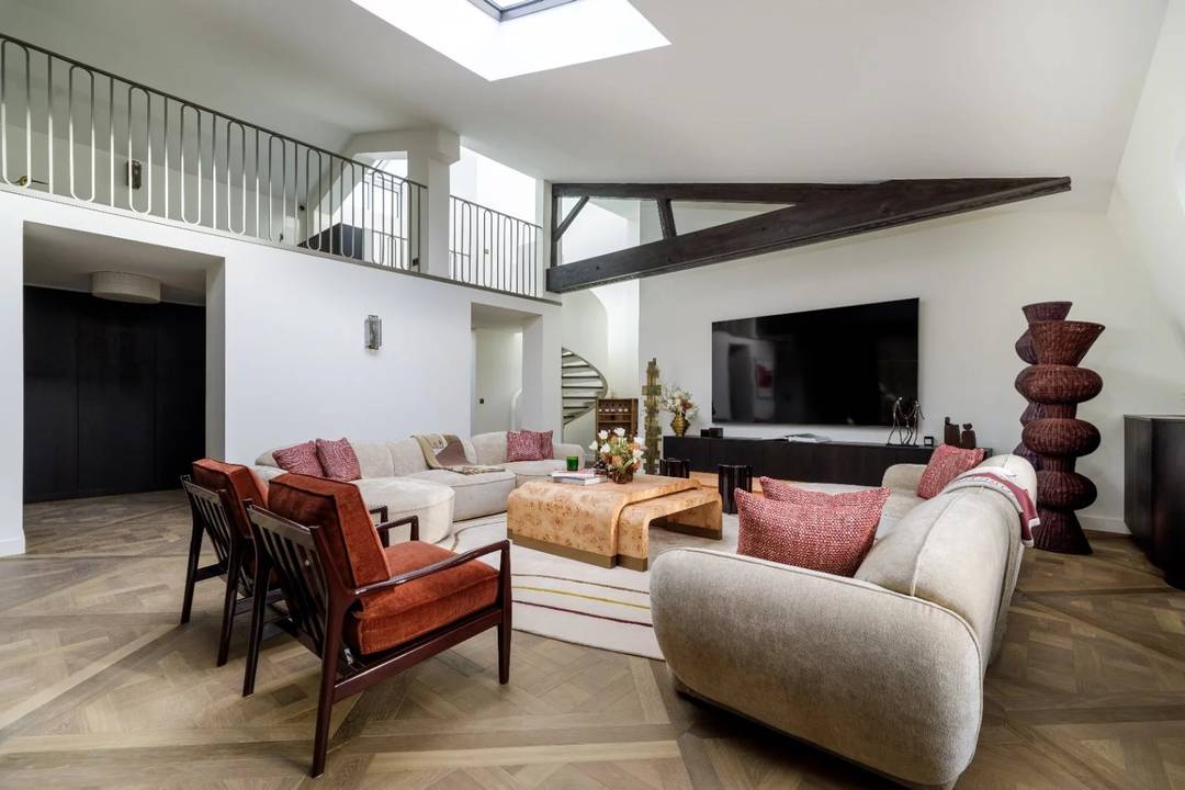 Paris XVI - Avenue Raymond Poincaré - Exceptional apartment completely refurbished