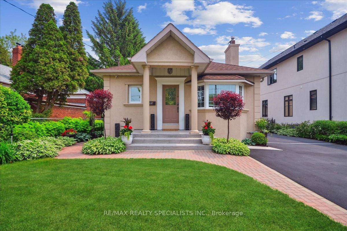 Presenting a rare opportunity to own a truly distinguished 4 bedroom, 5 bathroom, 4 level back split in the coveted Stonegate Queensway.