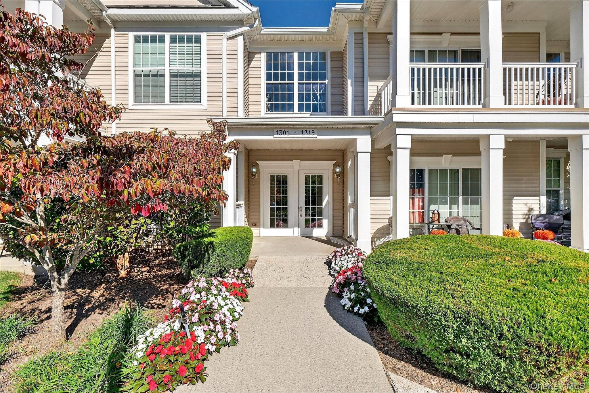 Welcome to one level living in this beautifully maintained ground floor condo !