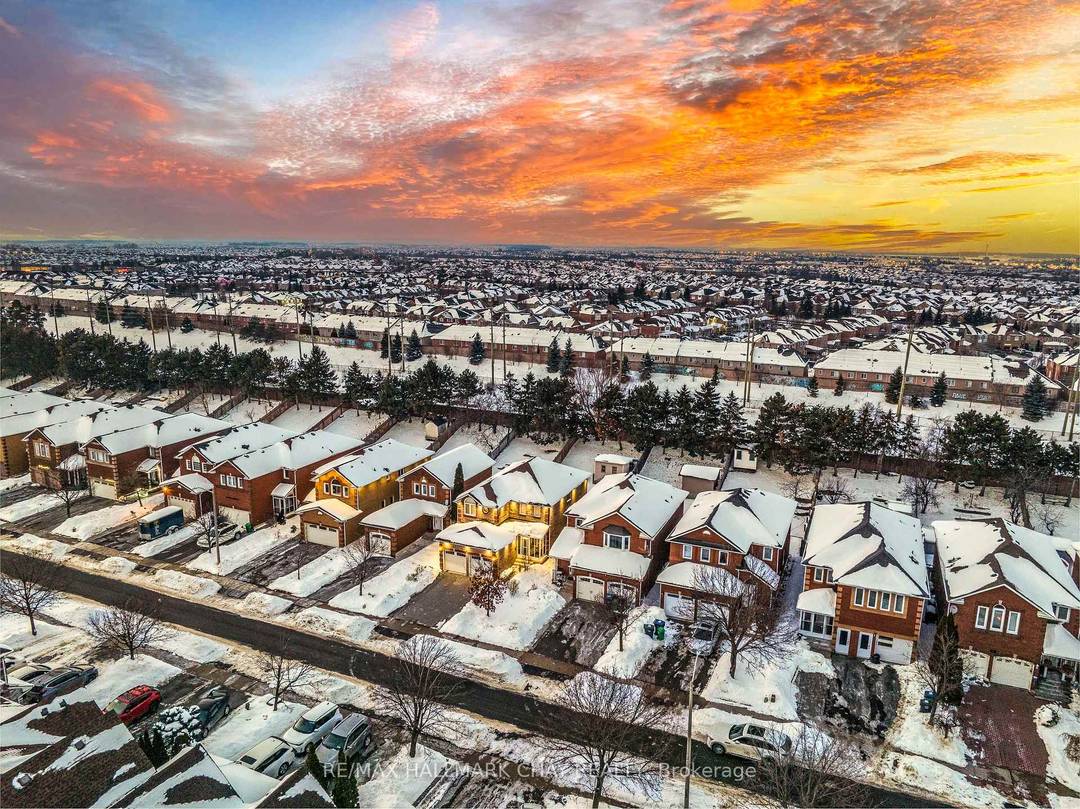 Pride Of Ownership ! Beautifully Maintained By The Original Owners, Over 3, 100 SqFt Of Available Living Space amp ; Fully Finished Separate Entrance In Law Suite with full driveway ...