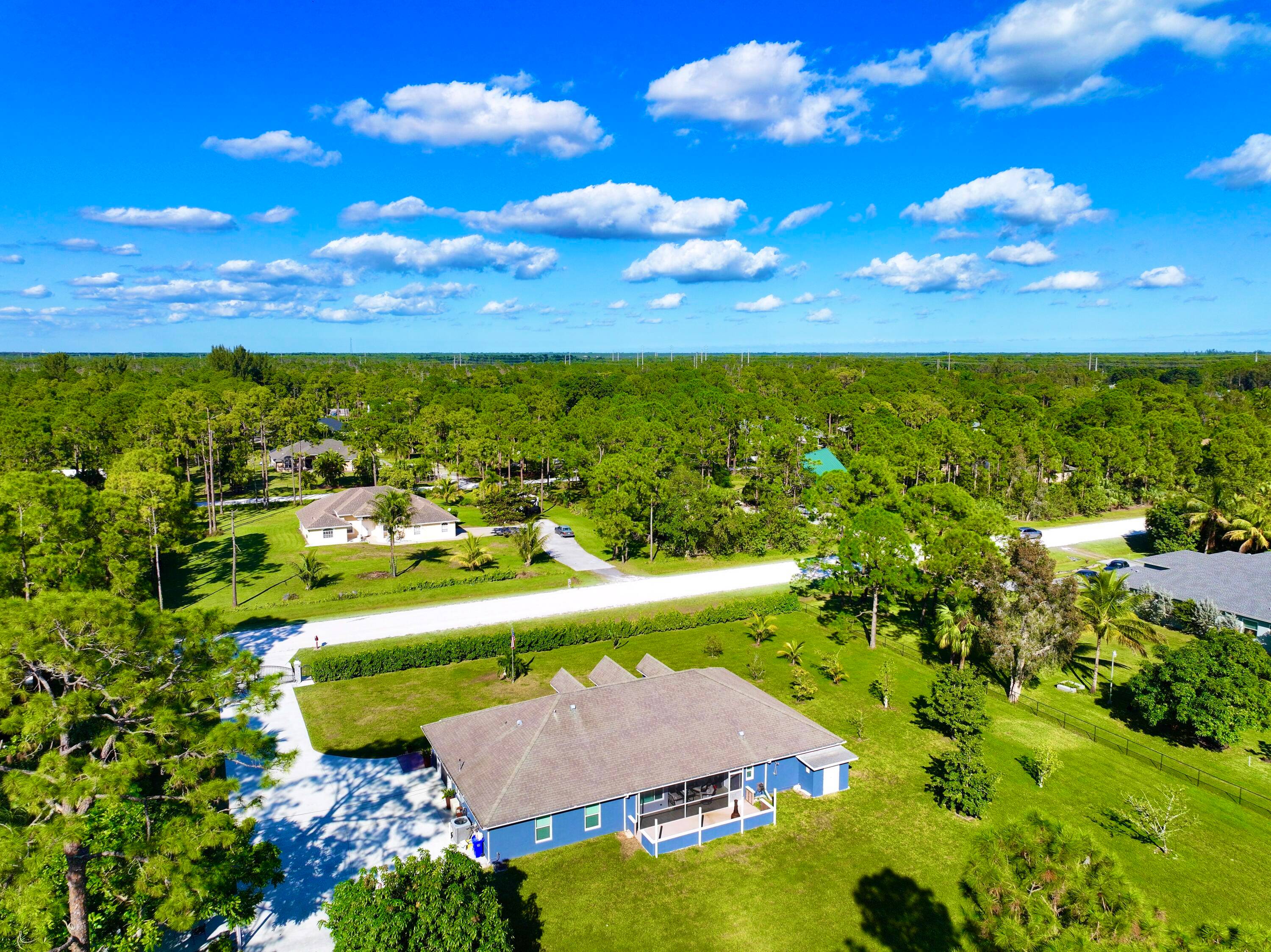 PRICED RIGHT. NO HOA ! ! BRING THE RV, BOAT, TRAILER AND PETS.