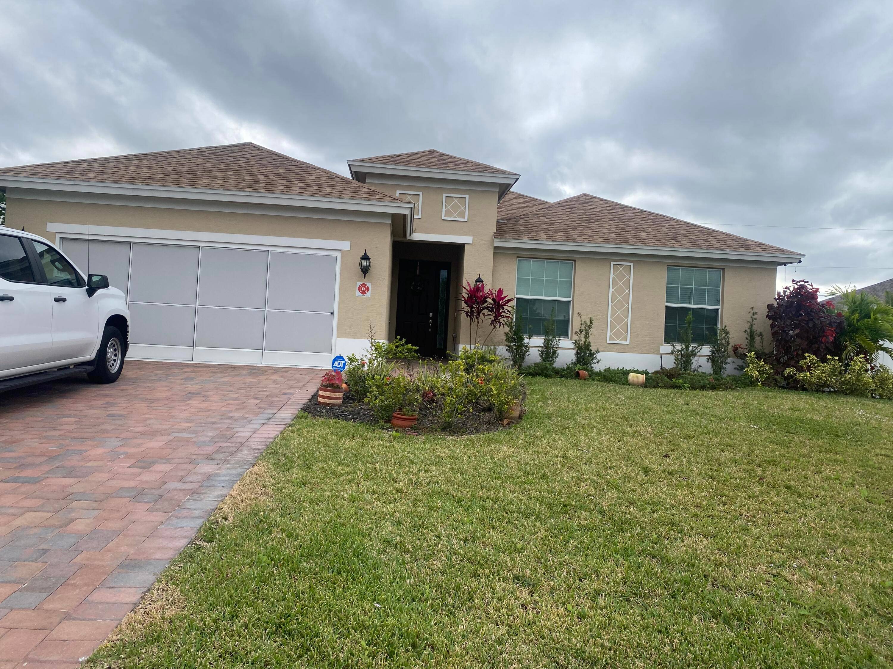 Fully Furnished seasonal or annual rental.