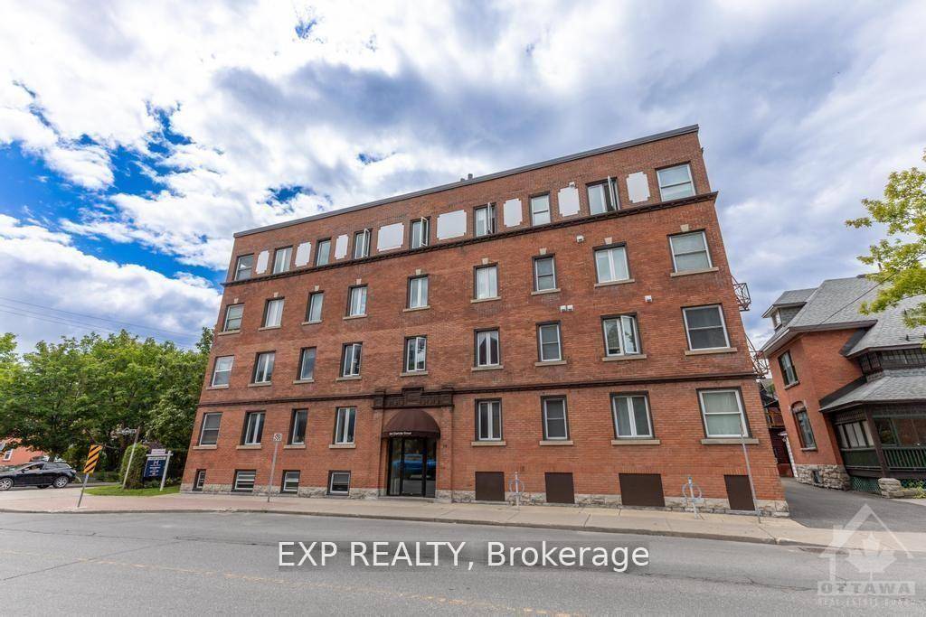 Welcome to this beautiful and large condo unit that boasts 2 bedrooms, 2 full bathrooms, one parking space, storage locker amp ; in unit laundry.