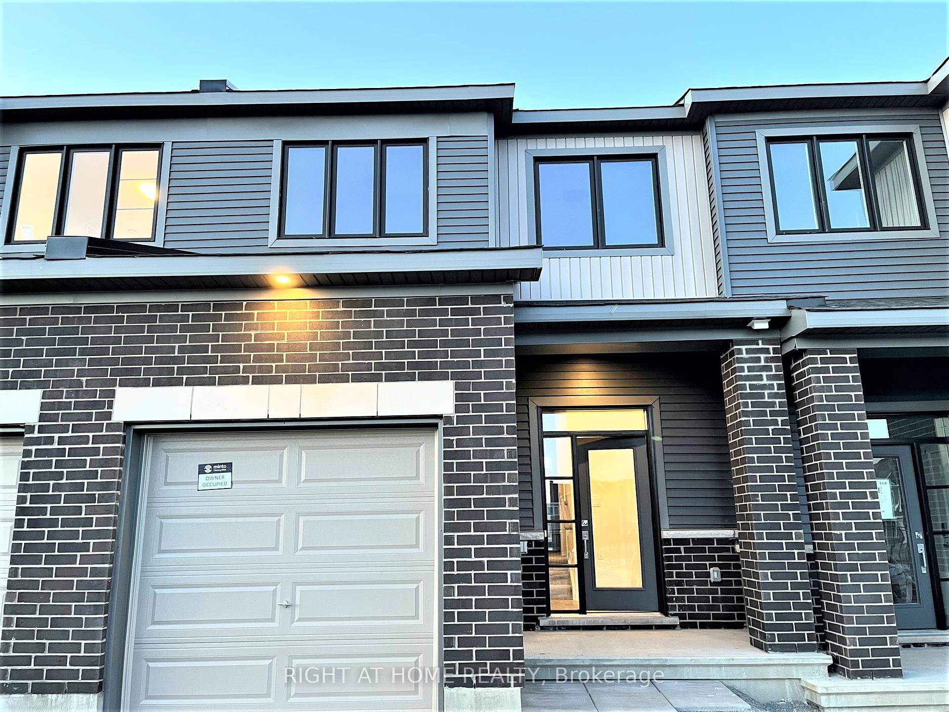 This amazing 3 bed 3. 5 baths townhome in the heart of Barrhaven.