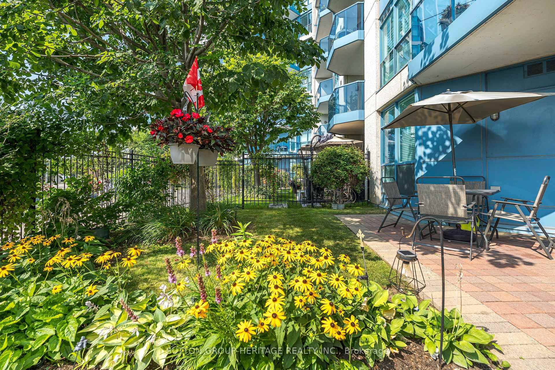 RARE GARDEN SUITE AT 'THE YACHT CLUB' Your Own Private Oasis by the Lake !