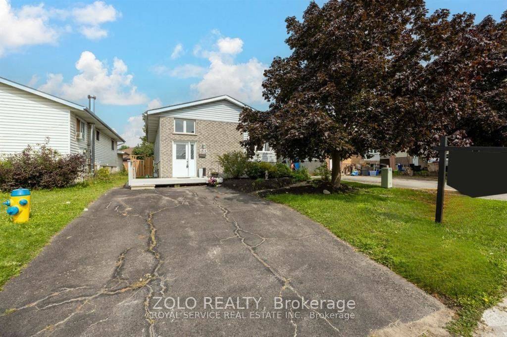 Great Location ! 1 Well Maintained 2 1 Bed, 2 Bath Raised Bungalow in a Family Friendly Neighbourhood.