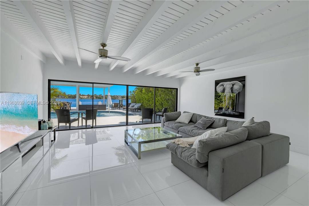 Experience unparalleled views of Indian Creek island from this super charming waterfront home.