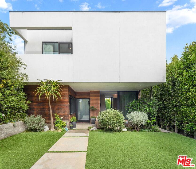 1102   Amoroso Pl 4BR Marina Del Rey La