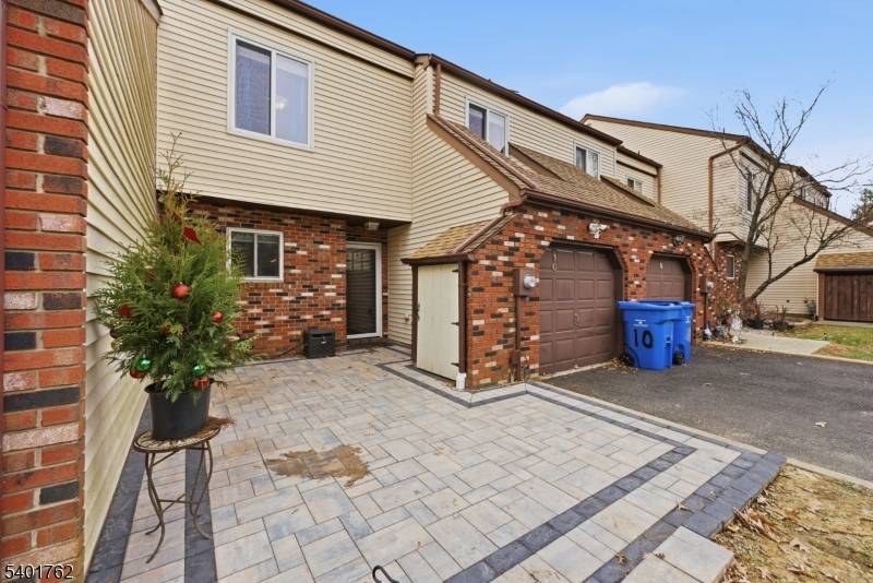 Stellar opportunity ! This 3 bed, 2.