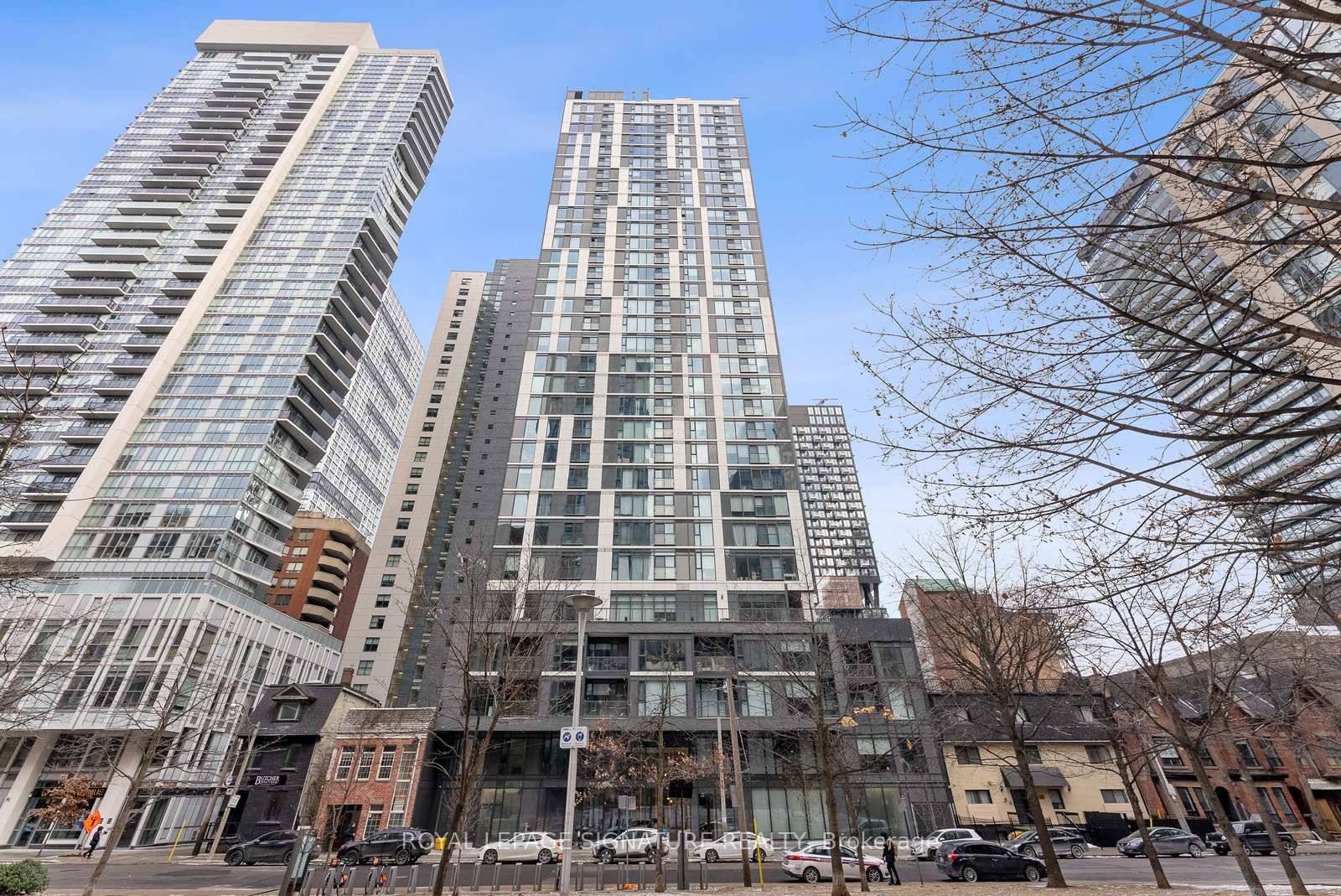 Welcome to Ivy Condos ! This stunning brand new 536 sq.