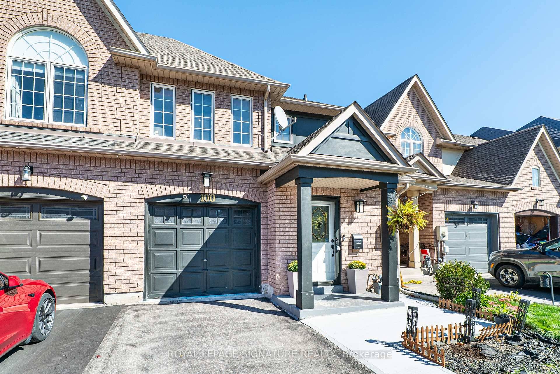 Welcome to this charming and beautifully maintained home located in one of Whitby's most desirable and family friendly neighbourhoods !