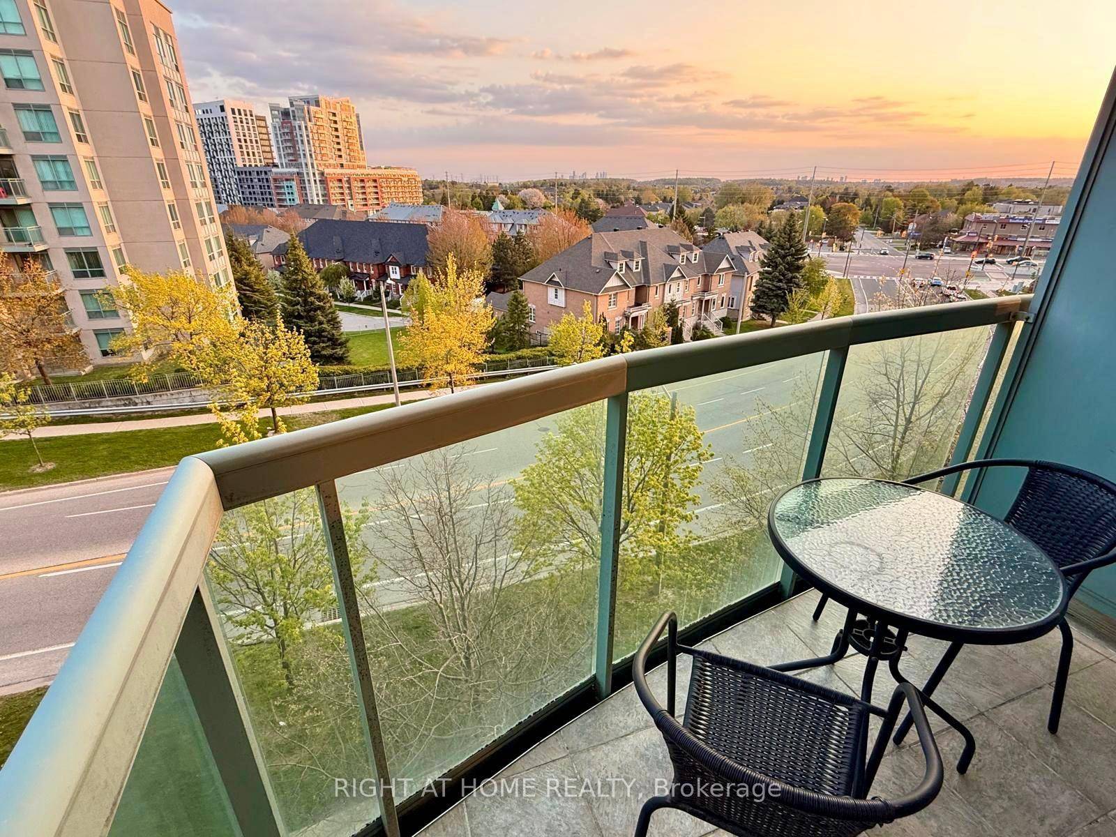 Welcome to this bright and spacious one bedroom suite in the heart of Richmond Hill !