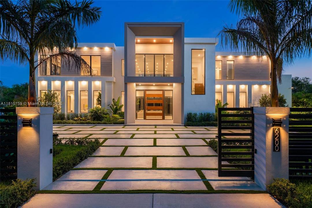 Discover this stunning new 2025 built estate in Pinecrest, where elegance meets modern design.