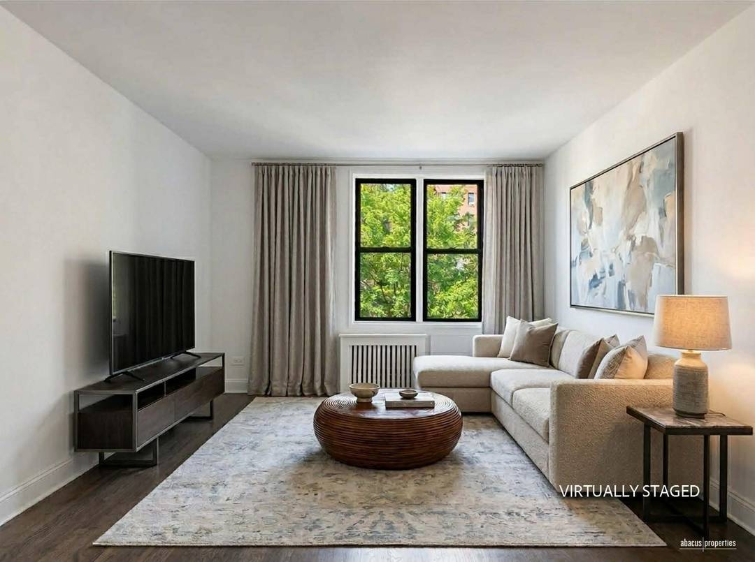 Prime KensingtonSPONSOR SALE NO BOARD APPROVALNestled in prime Kensington, this sprawling 1 bedroom co op has been meticulously renovated for modern living.
