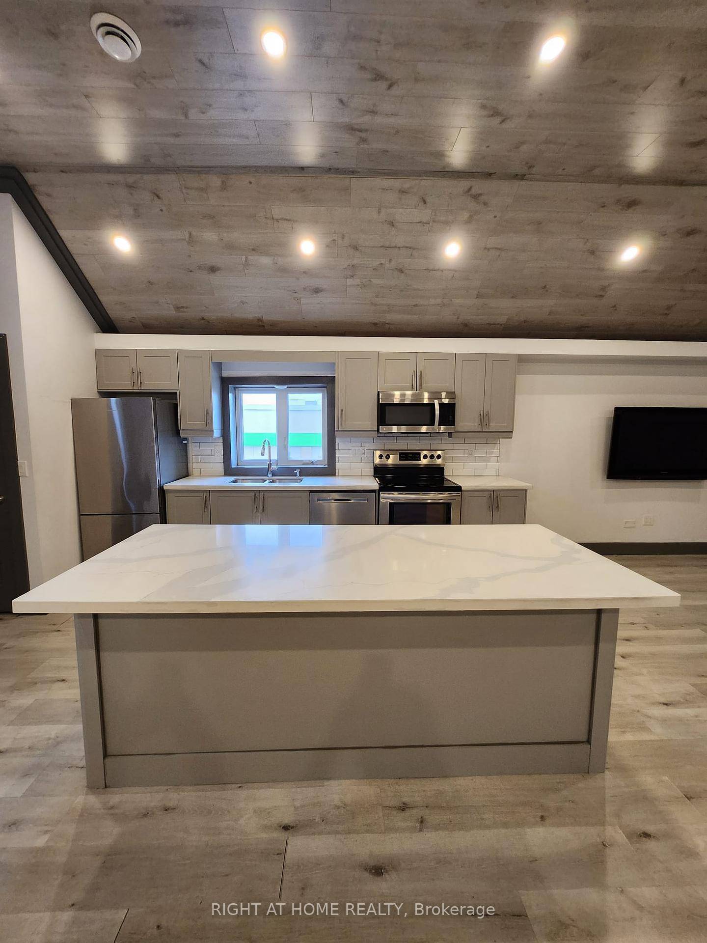 Welcome to this bright and expansive 1000 sf upper level apartment, perfectly situated walking distance to the grocery store and local restaurents.