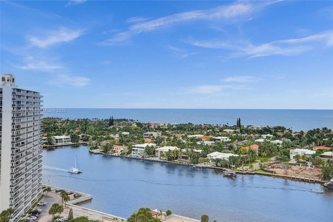 Welcome to your dream home in the heart of Aventura !