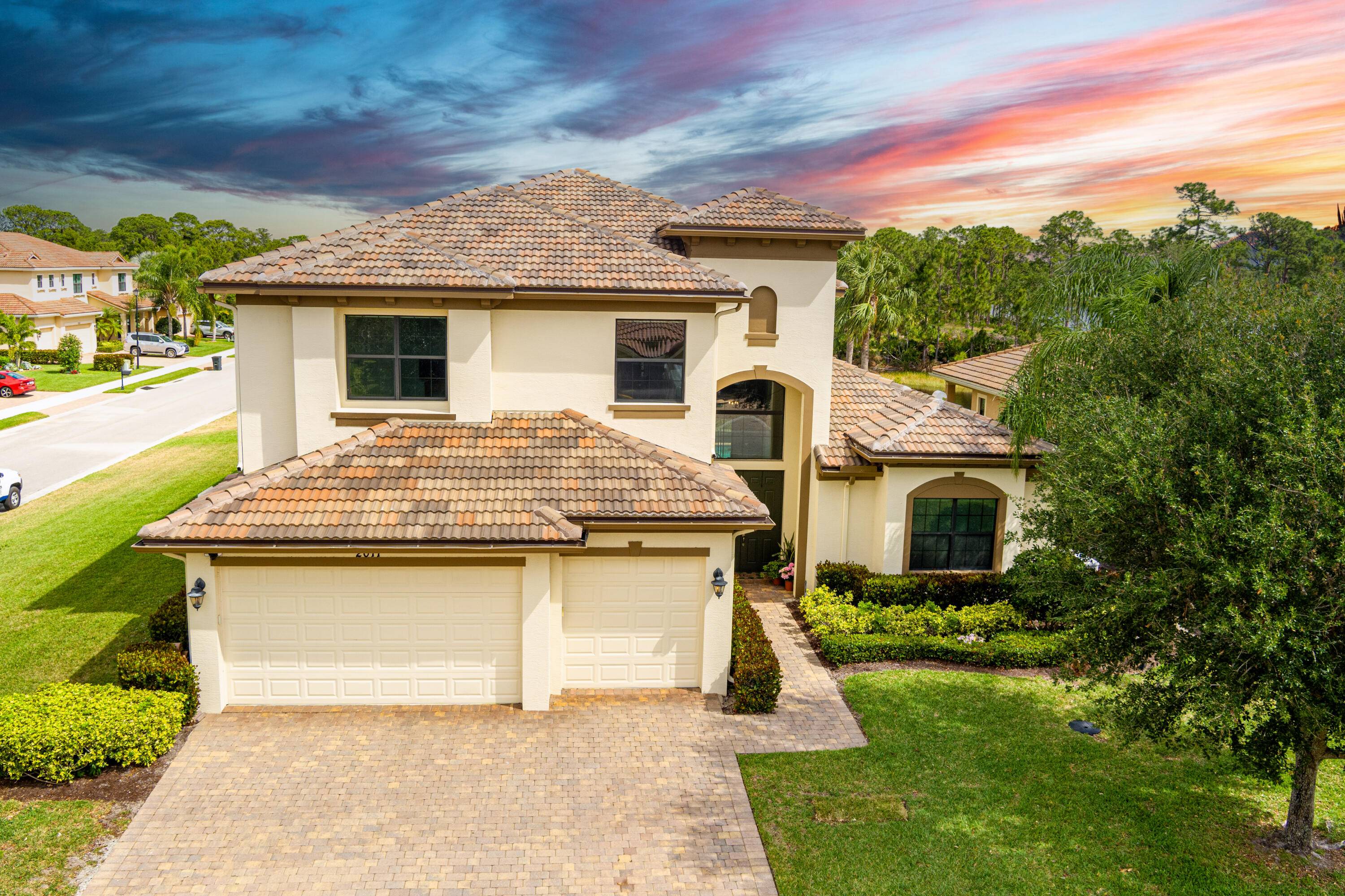 Welcome to your Florida dream home in the heart of Jensen Beach !