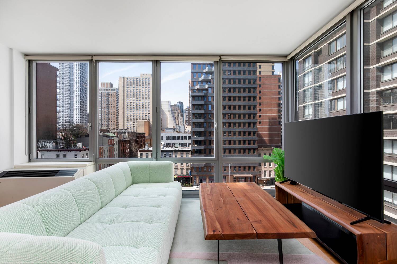 Bright Corner 2BR 2BA with Empire State Views in LEED Certified Luxury Condo Welcome to Residence 7N at 303 East 33rd Street an exceptional 2 bedroom, 2 bathroom corner home ...