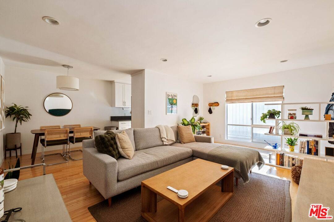550 N Croft Ave 2BR Beverly Grove La