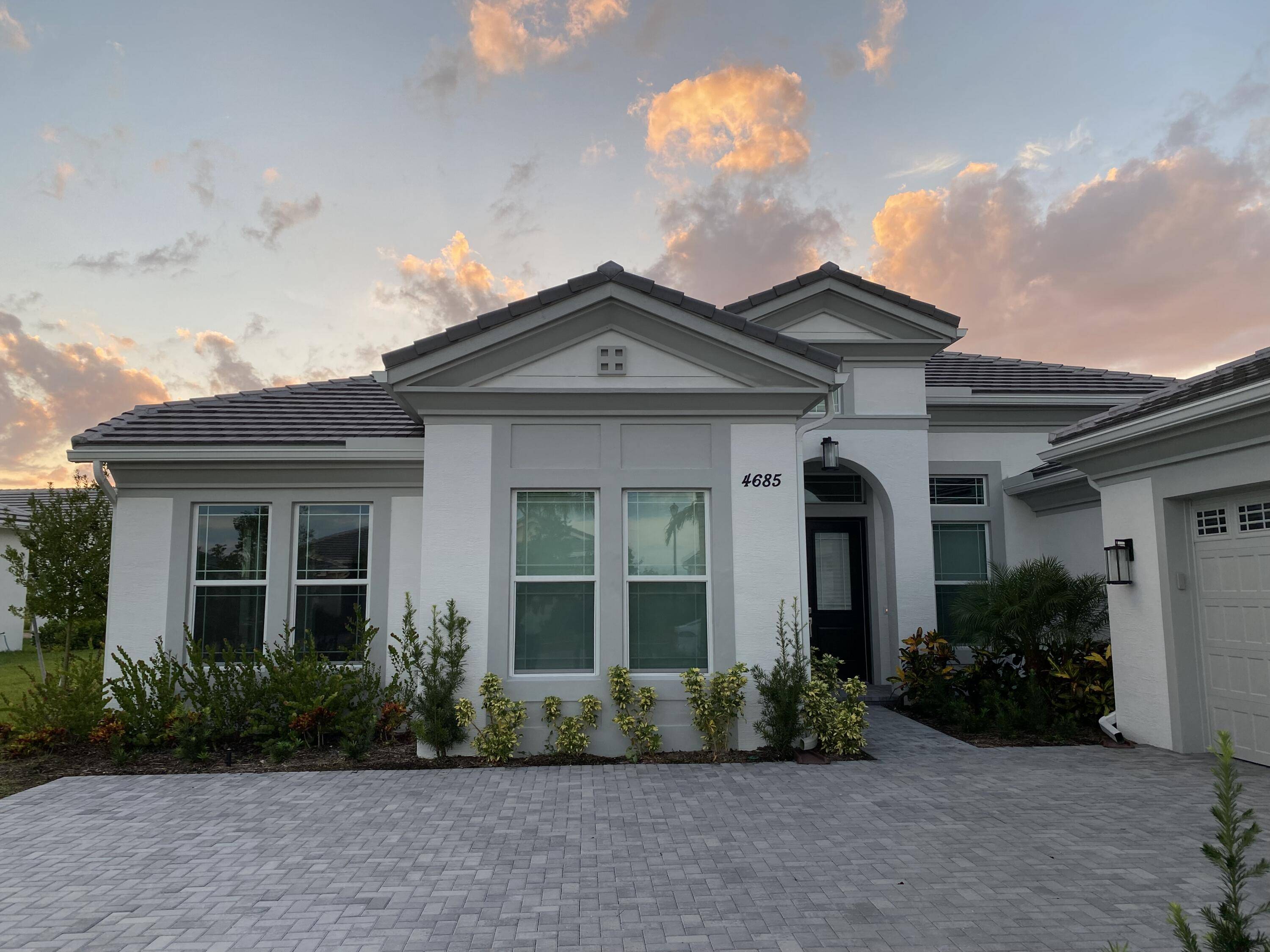 Nice home with 5 BR, 4 1 2 BA, 2 Car Garage in the Estates of Westlake.