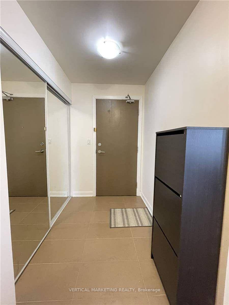 Sun Shine Resort Style 2 Brs 2 Full Bathrooms Condo With Unobstructed Breathtaking View Of The Lake.