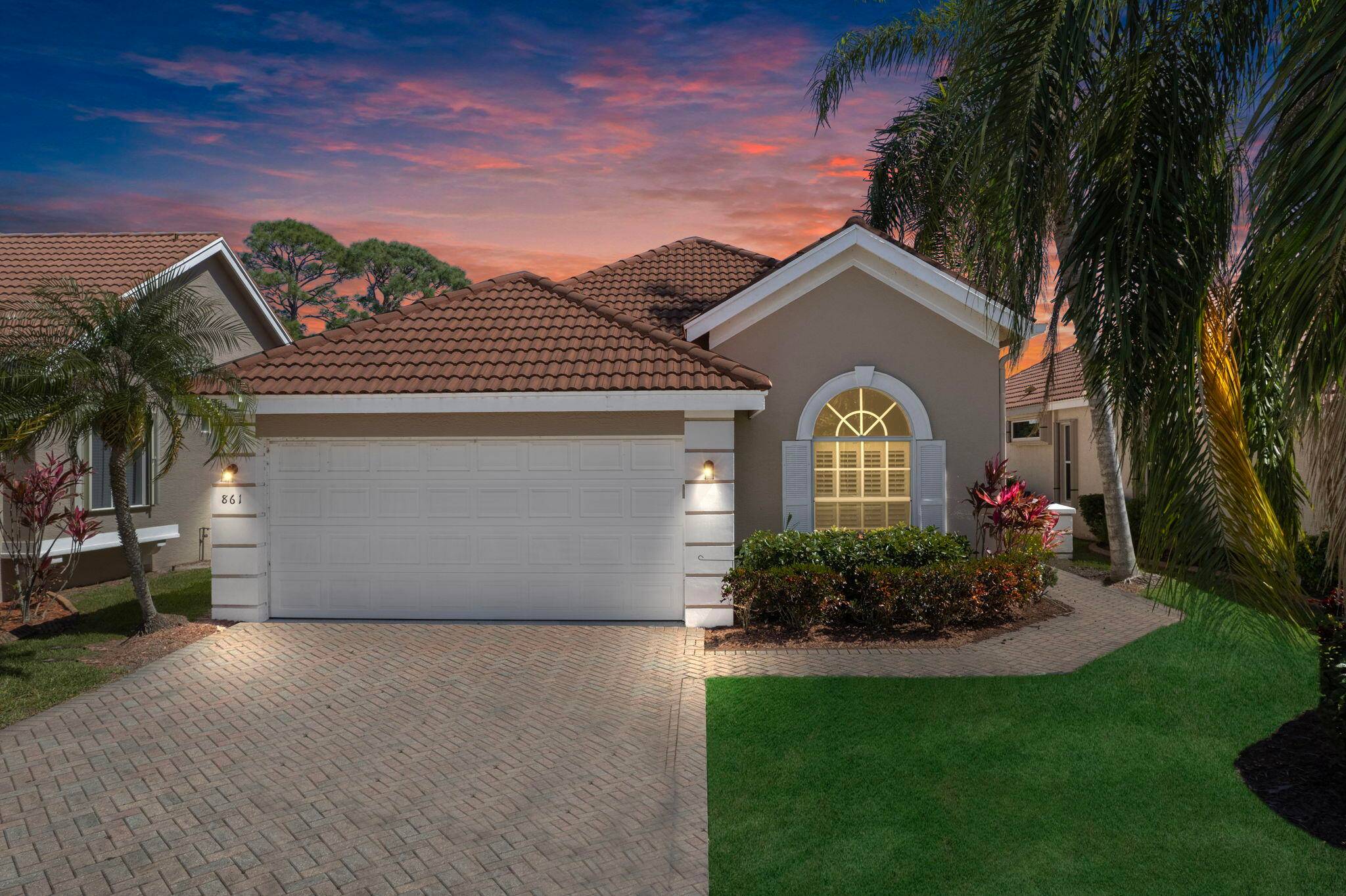 Stunning 3 Bed, 2 Bath Lake Charles Gem Over 100K in Upgrades !