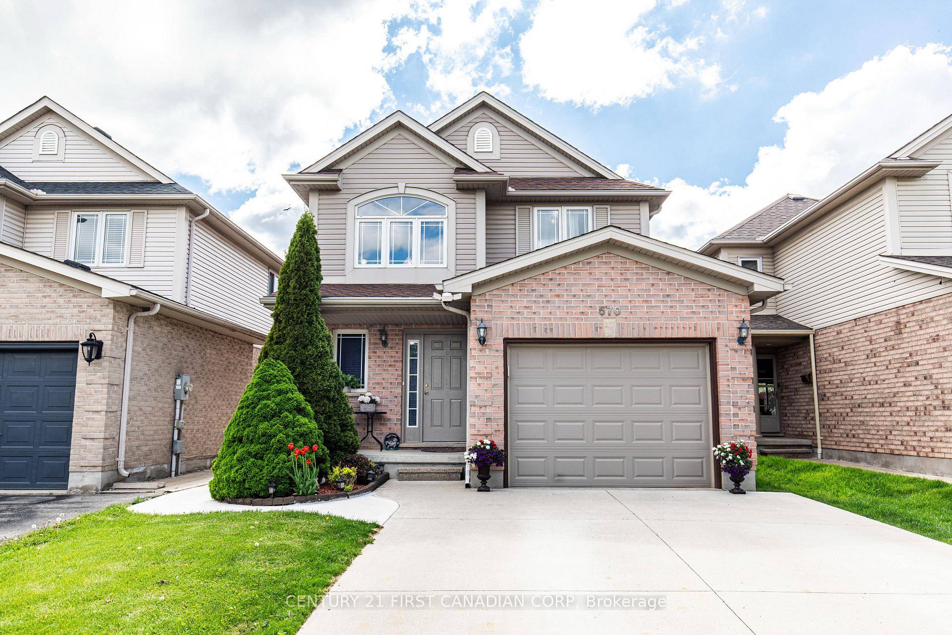 Welcome to 570 Cuthbert Circle in London's sought after Summerside subdivision, an exceptional home offering 3 2 bedrooms, 3.