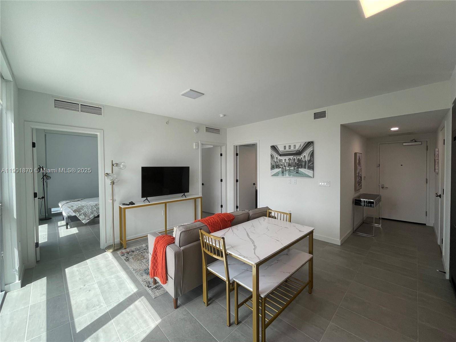 Short term stays Airbnb, VRBO, Expedia with no rental restrictions, 2 Bed 1.