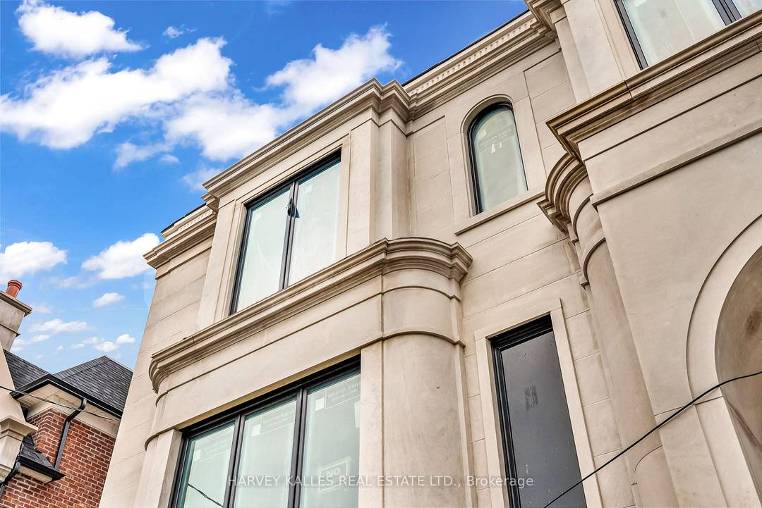 Amazing Possibilities To Be Had In This Unique Offering In Bedford Park.