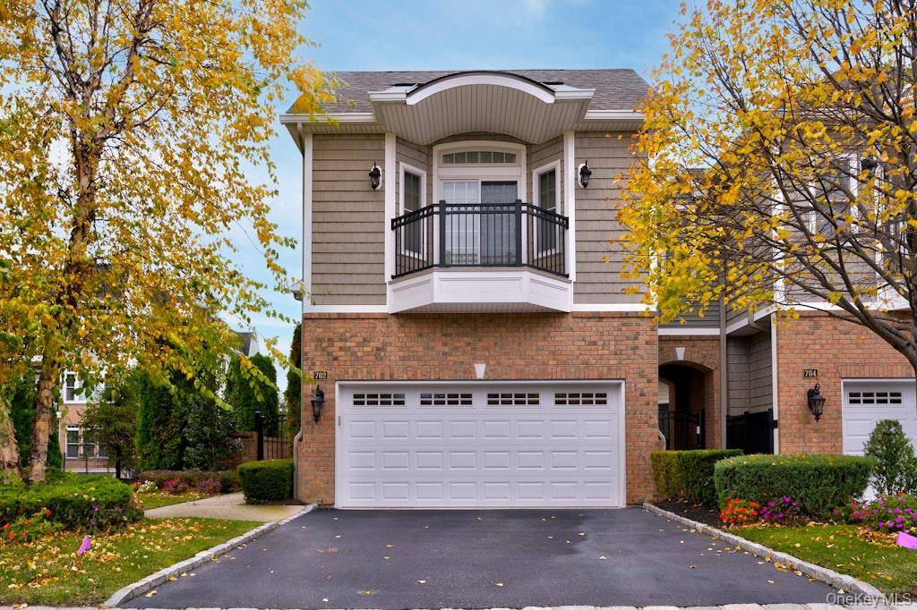 Welcome to this beautiful townhome located in a peaceful cul de sac in Meadowbrook Pointe.