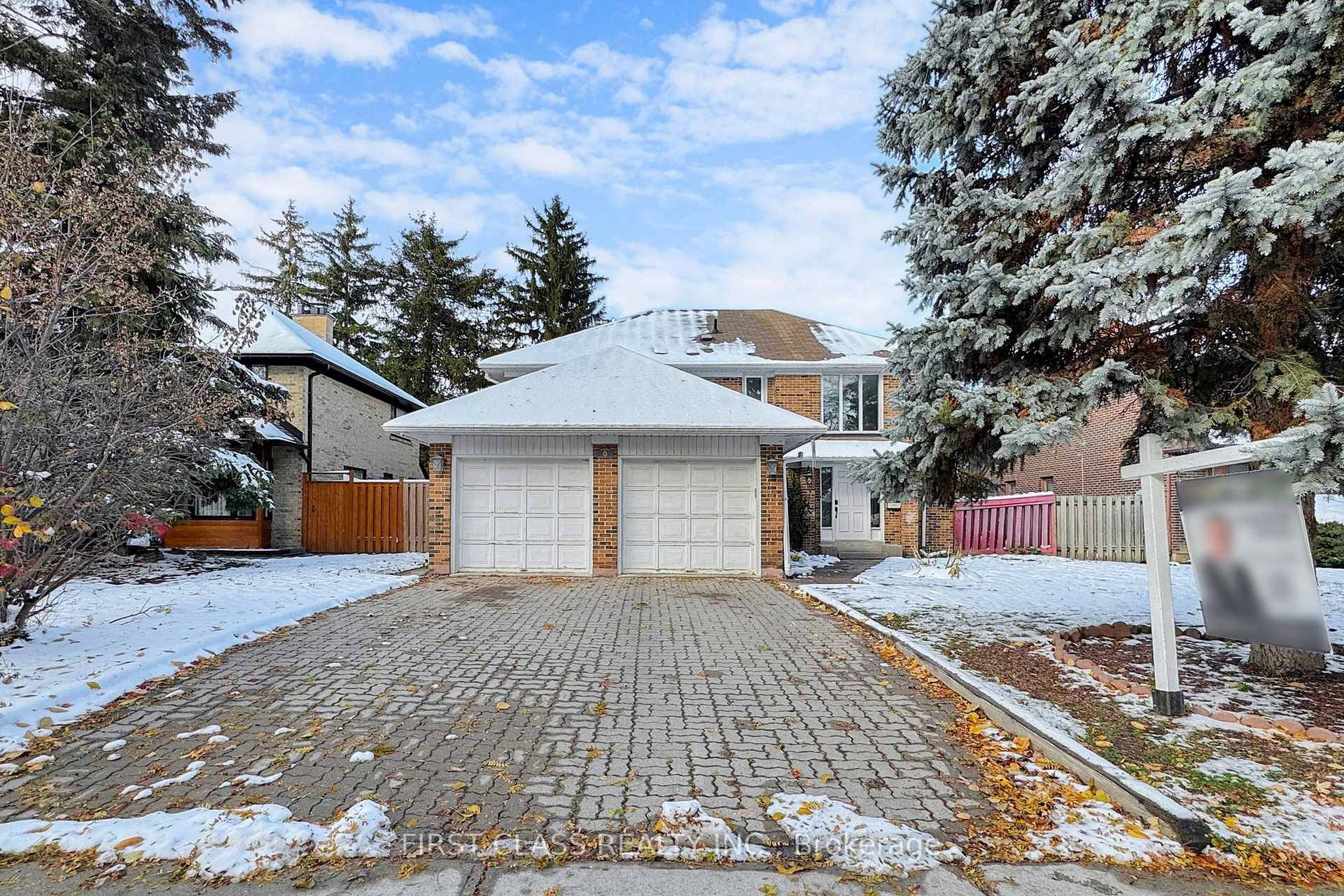 A sought after 4 bedrooms home rested in Cul De Sac child safe prestigious Willowdale East community.