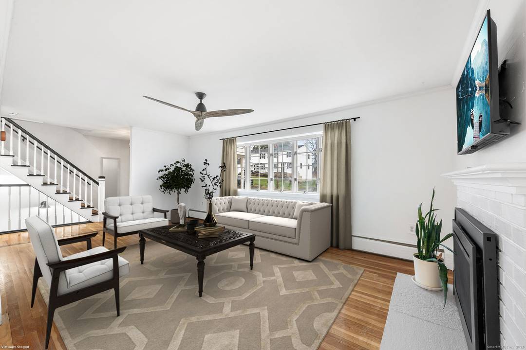 Welcome to 85 Aspen Rd, a meticulously maintained and truly move in ready home in one of Middletown's most desirable neighborhoods.