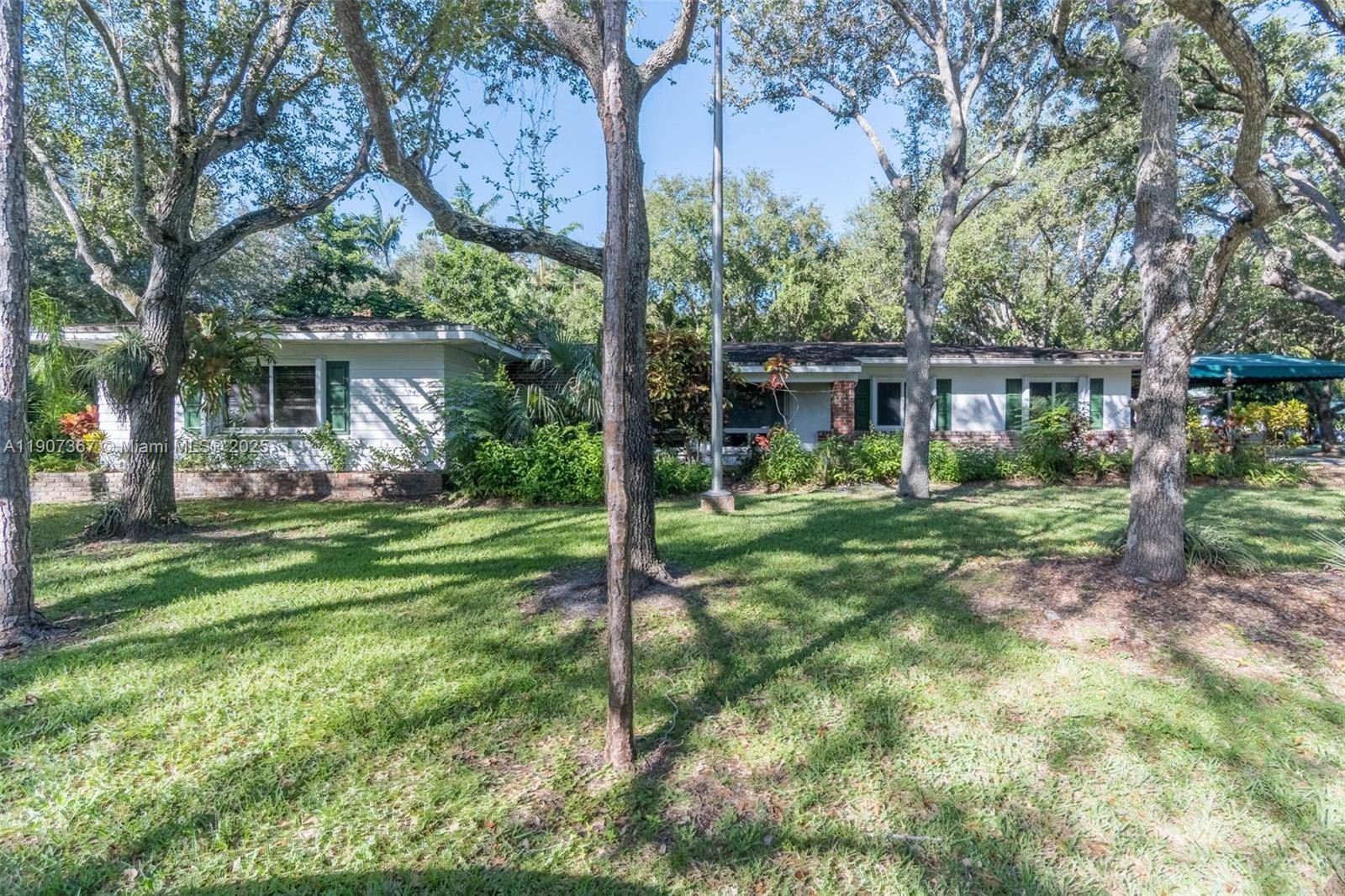 Charming Palmetto Bay home with tons of potential, ready for your renovations !