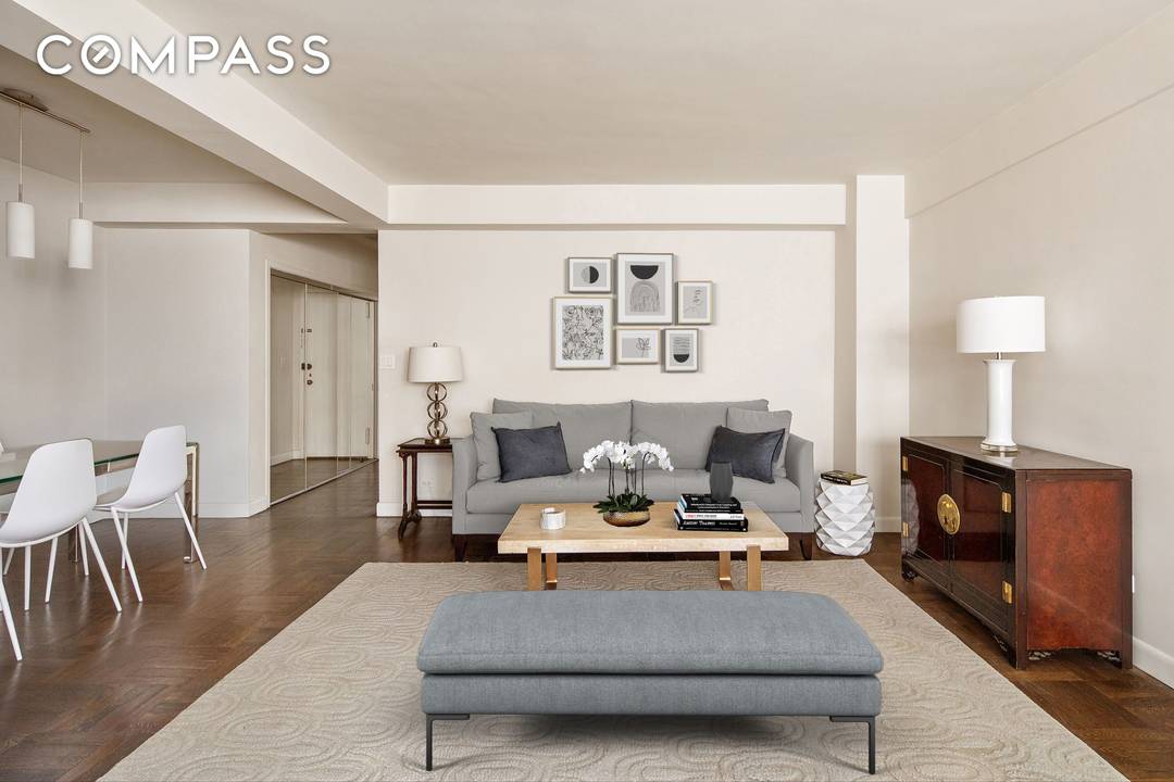 Nestled in Manhattan's Gold Coast, this renovated studio in the prestigious Brevoort combines luxury and convenience, just steps from the vibrant culture, dining, and entertainment of Greenwich Village.