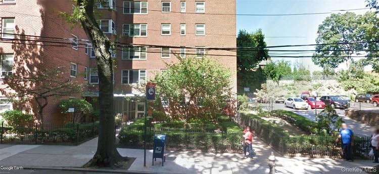 1, 000 Sq. Ft ground floor office for rent.