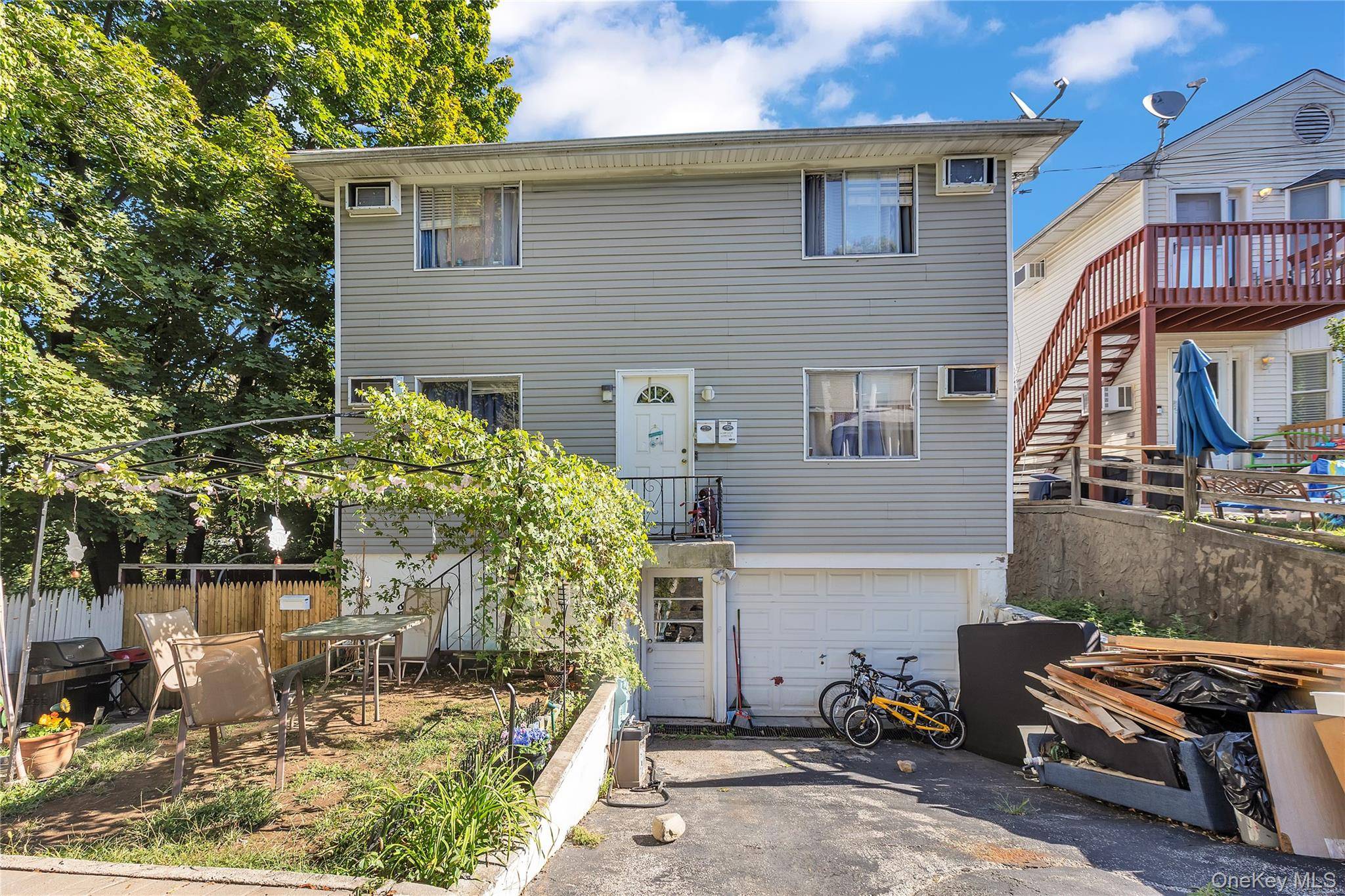 Multi Family Owner Occupant or Investor Quiet Cul de Sac Well maintained amp ; updated multi family, move in ready First floor Spacious 2 bedroom with dining room Second floor ...
