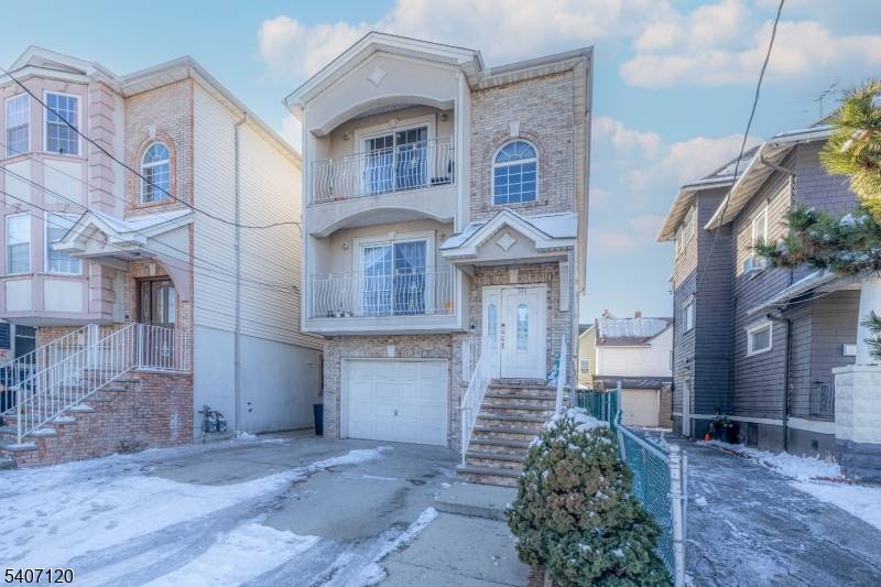 Well maintained two family home built in 2006, located in the desirable Peterstown section of Elizabeth.