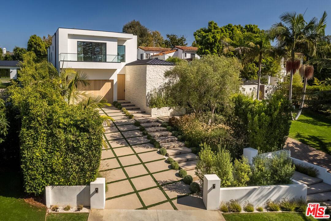 324  S Medio Dr 5BR Brentwood La