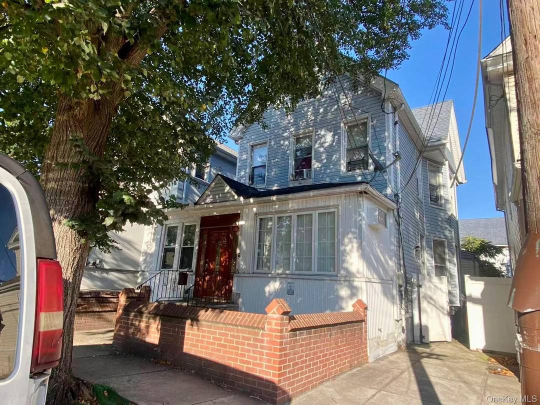 Exceptional opportunity in Woodhaven Detached two family perfectly suited for both investors and users alike.