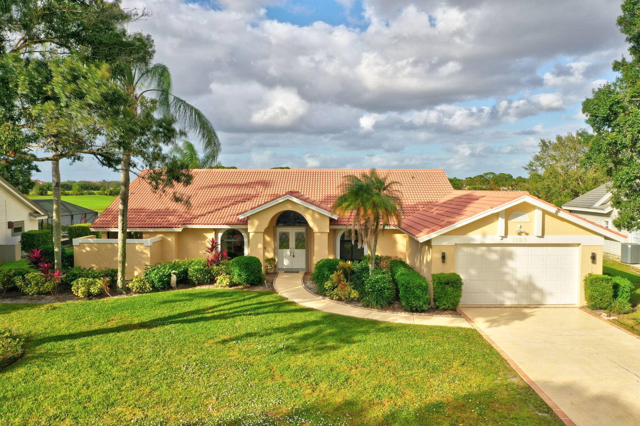 Luxury 4 Bedroom Pool Home for Rent in Country Club Estates !