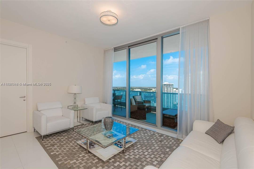 Experience elevated luxury living in this lower penthouse residence at Epic West, ideally positioned in Miami s skyline with sweeping water and city views.