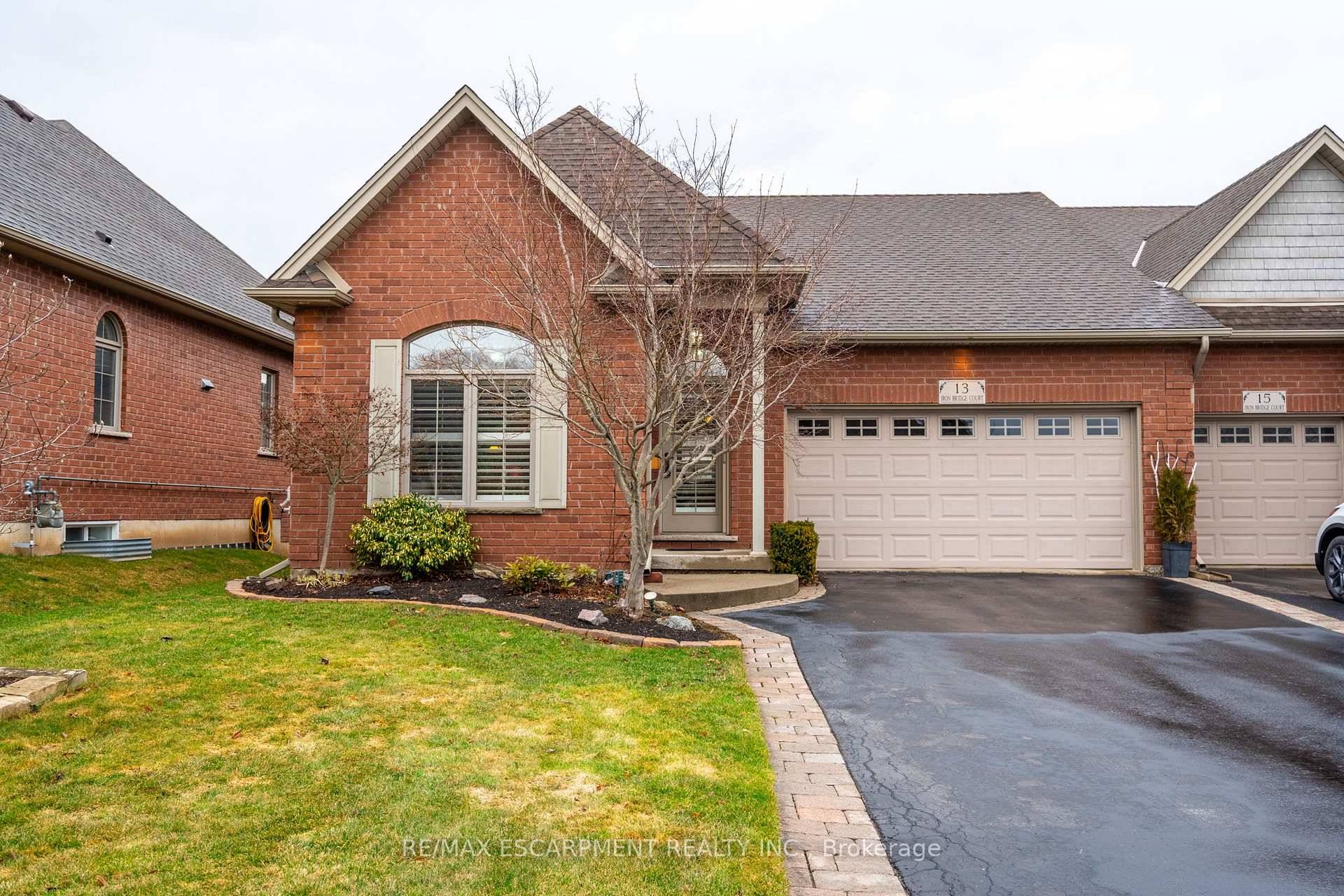 Located in a highly sought after area of Caledonia, this spacious end unit bungalow townhome offers 1, 295 sq.