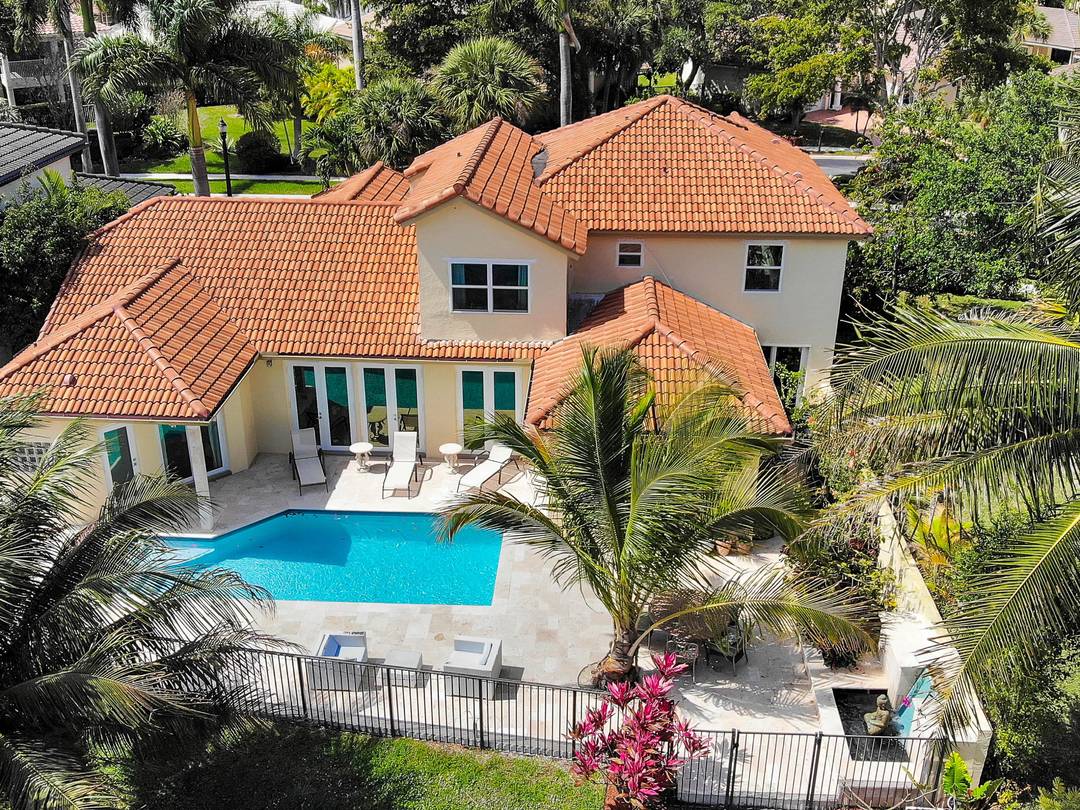 Welcome to this light and bright Mediterranean style, two story Villa, at Mission Bay !