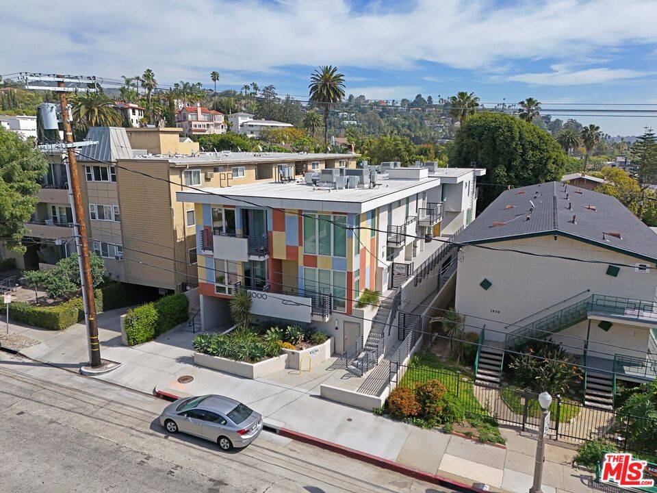 2000 N Beachwood Dr 8BR Hollywood Hills East La