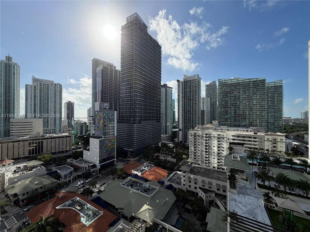 Soar above the city in this beautiful 17th floor condo in the heart of Brickell.