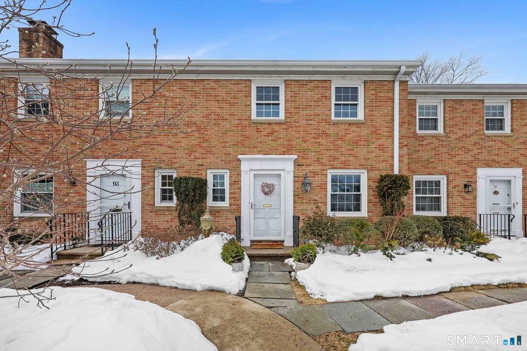 Welcome to this bright and inviting two bedroom townhouse ideally located in the desirable Heritage Hill community.