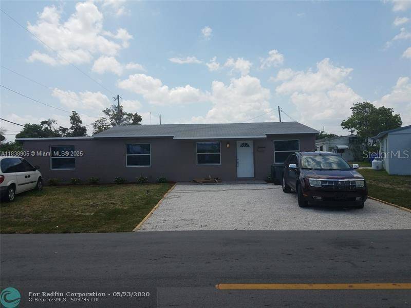 Welcome to this charming 1, 166 sq ft, 3 bedroom, 2 bathroom home in Hollywood, Florida !