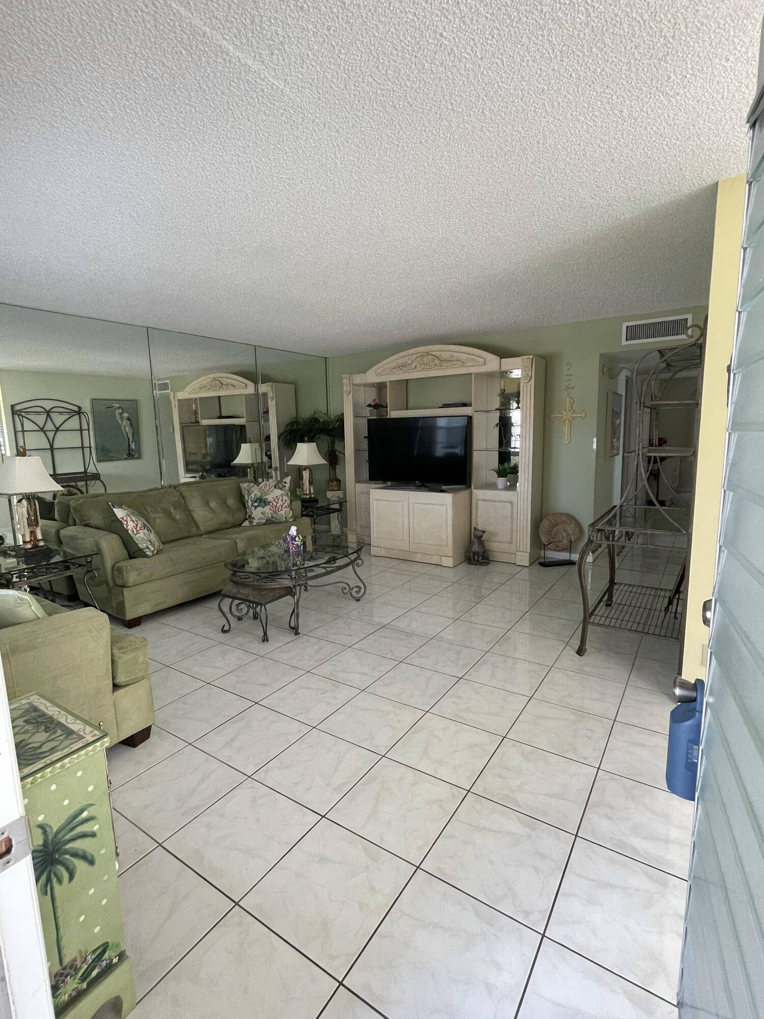 Seller offering 1 year of prepaid HOA fees !